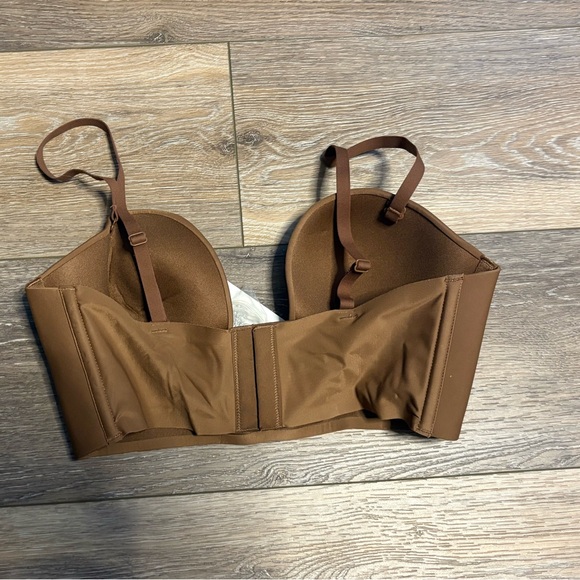 Skims Kim Kardashian Women’s Bra Medium New with Tags - Picture 4 of 4